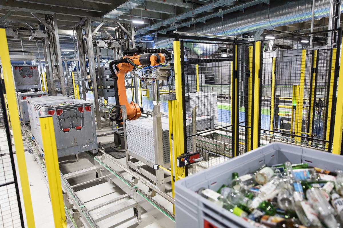 Sorterings- og transportanlæg i et recyclinganlæg